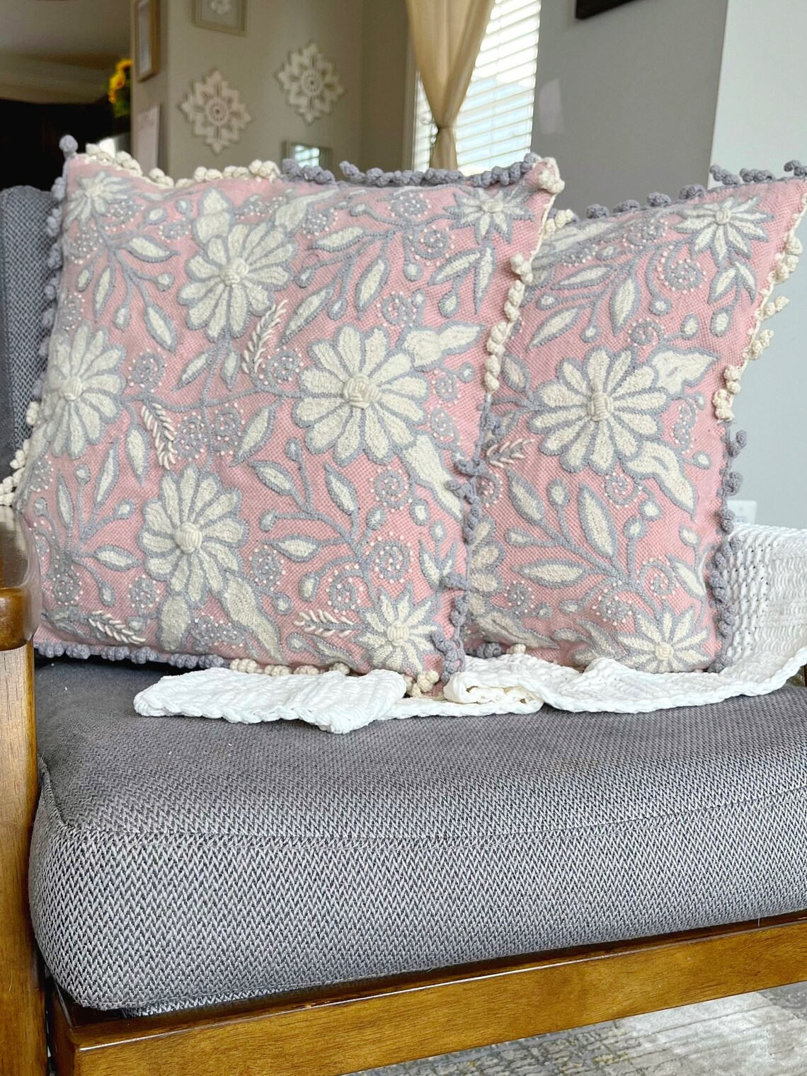 Diosa Floral Hand Embroidered pillowcase image 0