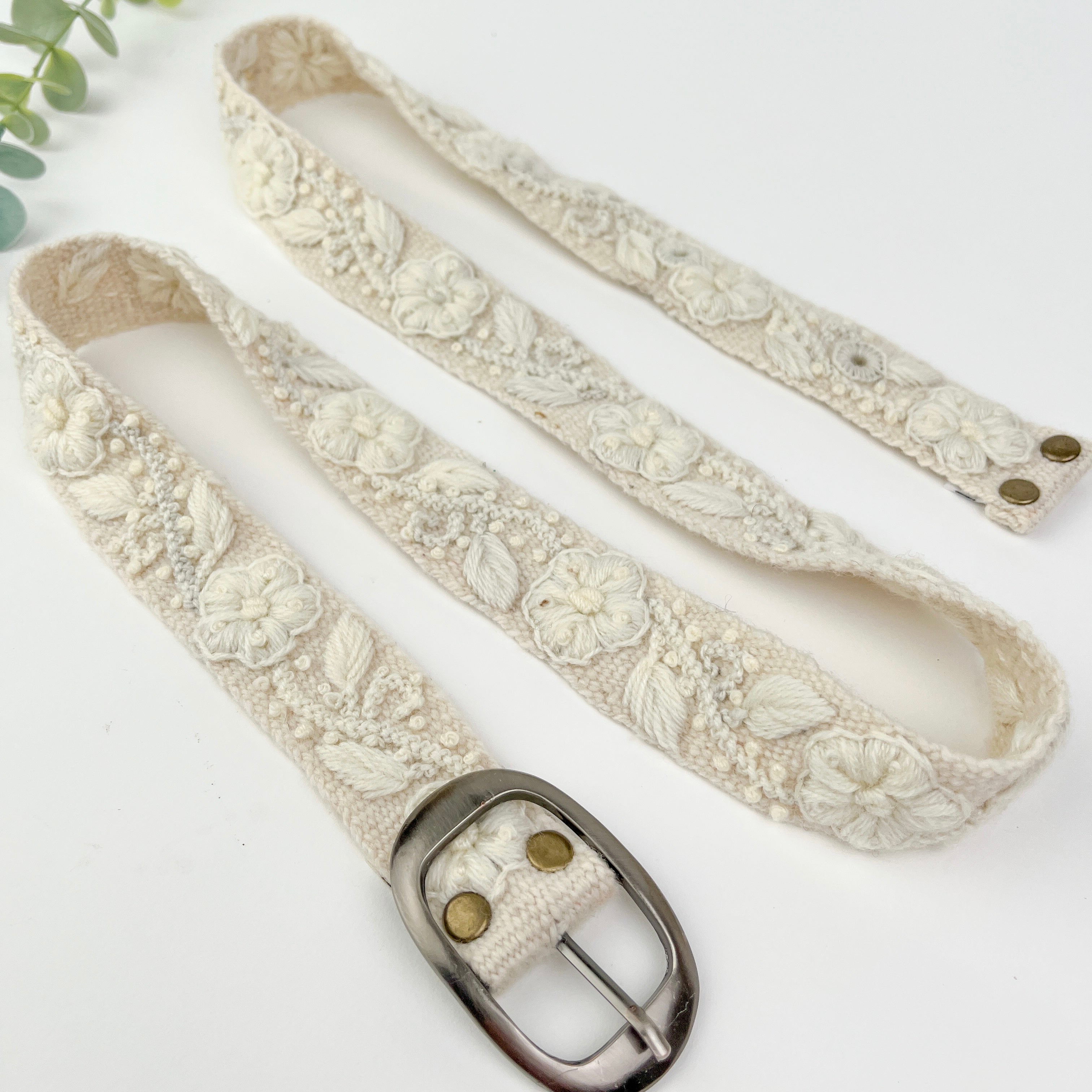 Florcita Blanca Skinny Embroidered Belt – Artesana Love